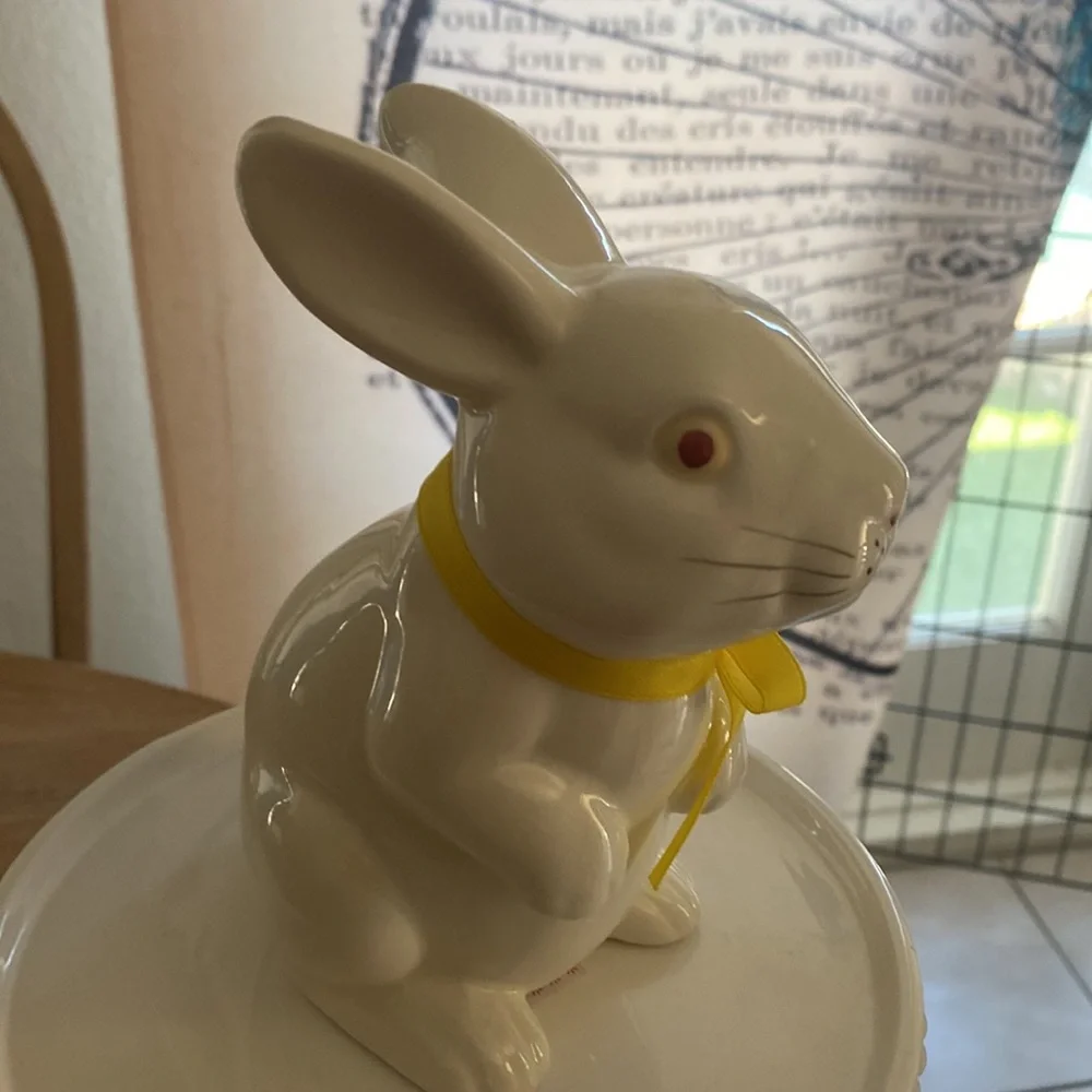 Ceramic white bunny w yellow - Picture 2 of 4